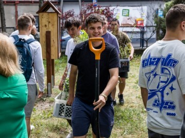 Hotel dla pszczół samotnic w Zespole Szkół Ponadpodstawowych w Przedborzu., 